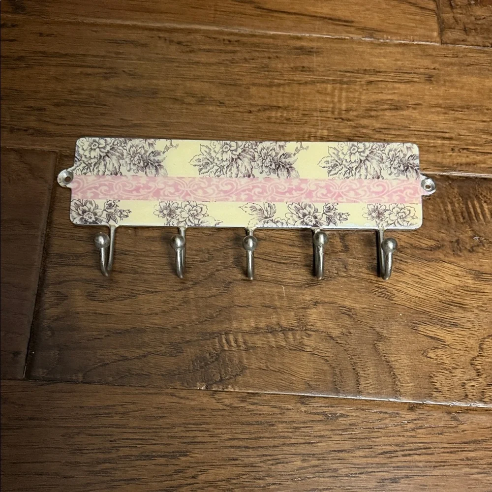 Chic Floral Wall Hook Rack - Pink and Cream